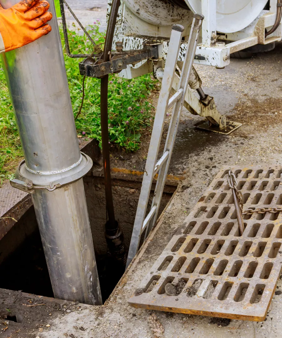 emergency sewer pipe repair cleanup